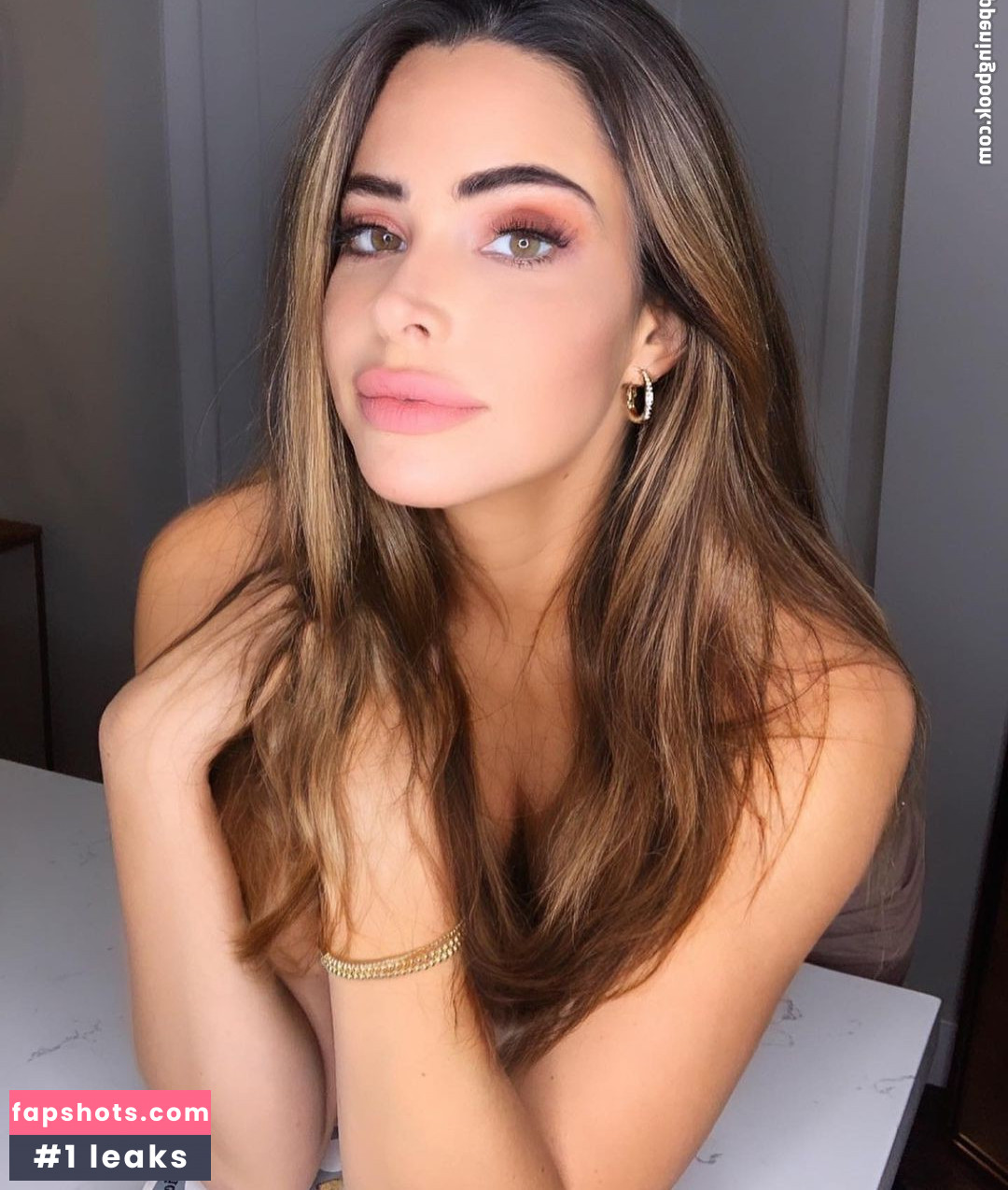 Jennifer Lahmers gallery photo #14