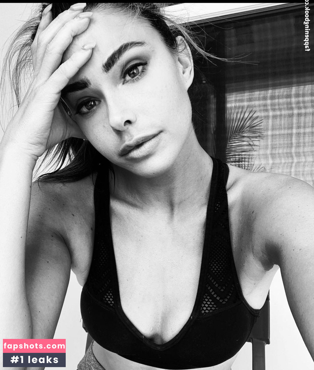 Jennifer Lahmers gallery photo #20