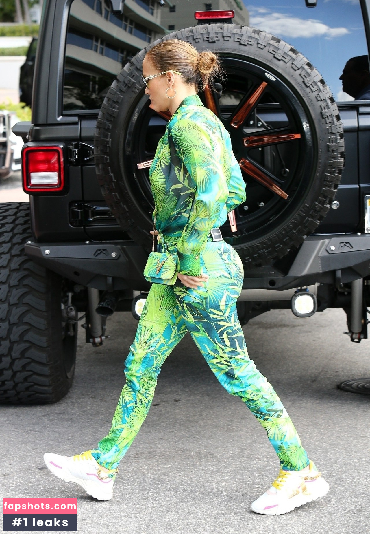 Jennifer Lopez gallery photo #1176