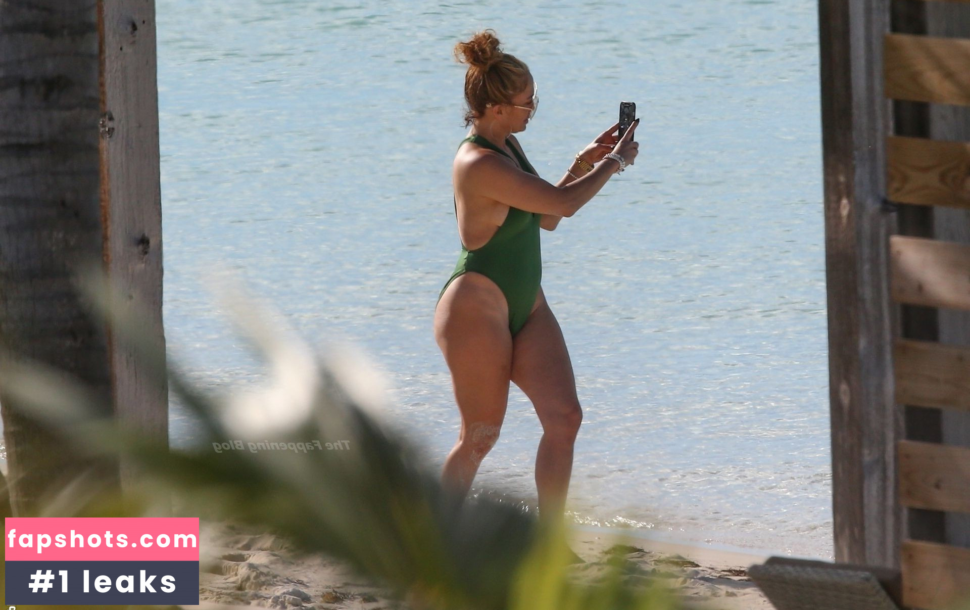 Jennifer Lopez gallery photo #1597