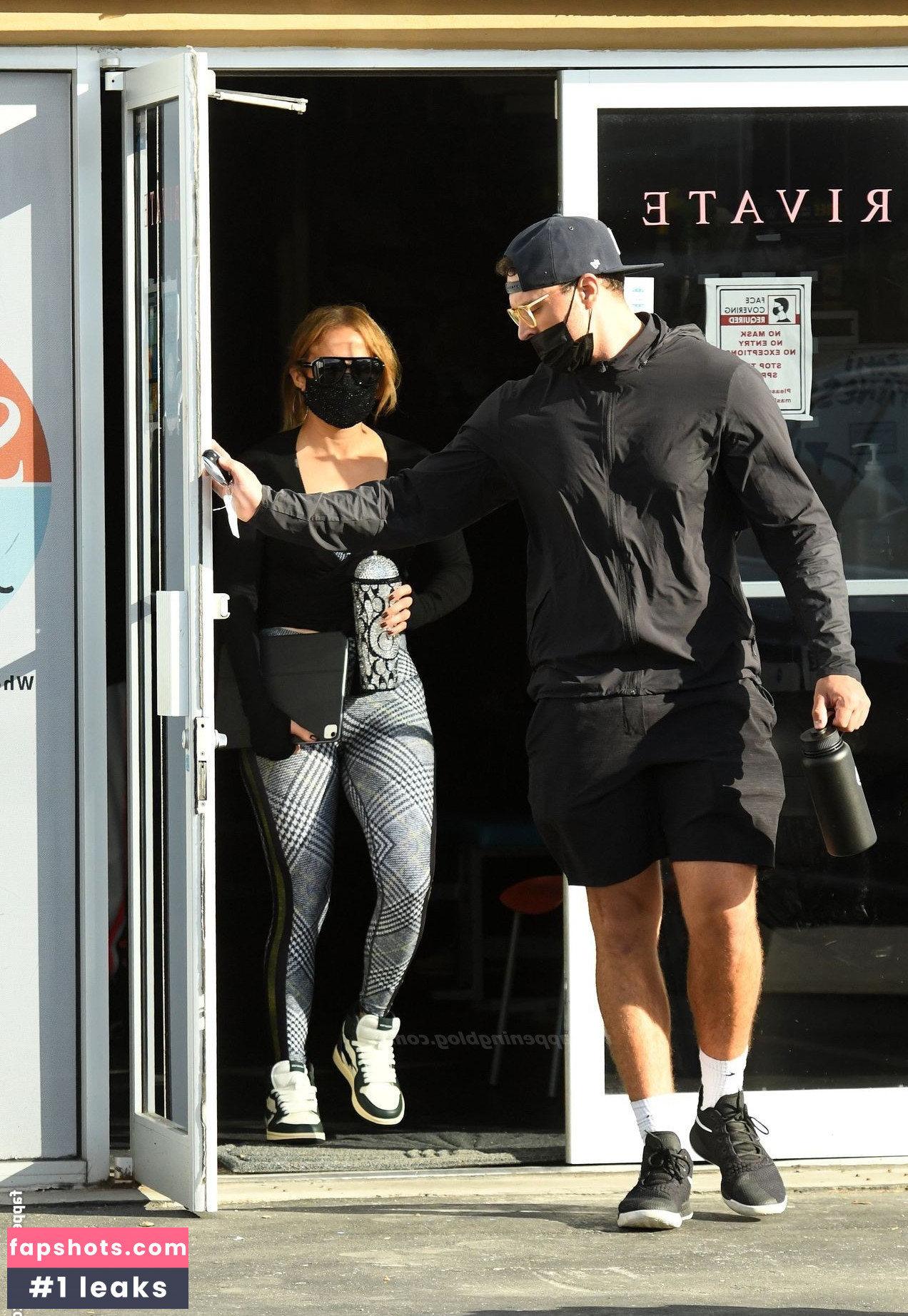 Jennifer Lopez gallery photo #1680