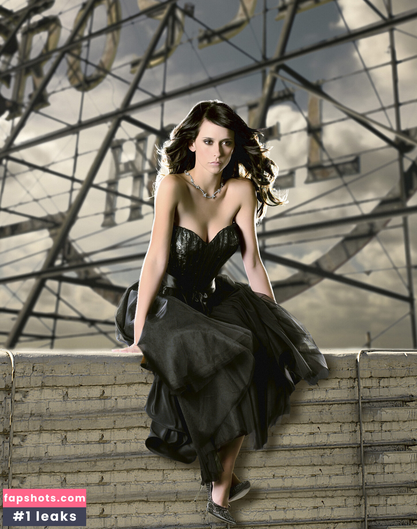 Jennifer Love Hewitt gallery photo #3