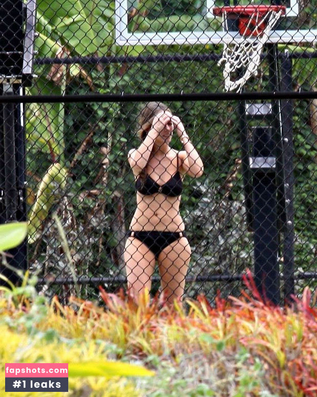 Jennifer Love Hewitt gallery photo #217