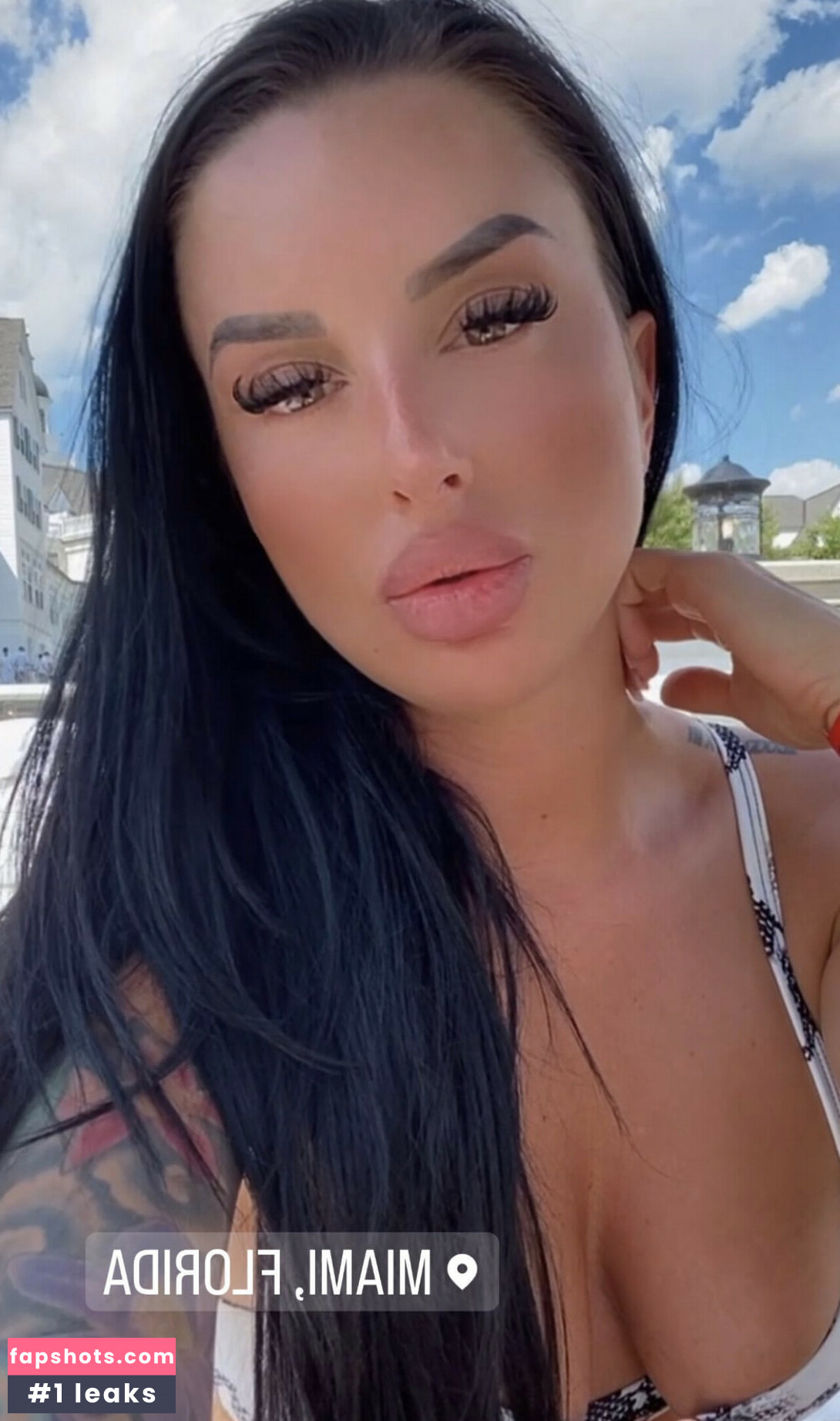 Jennifer Marie nude babe gallery