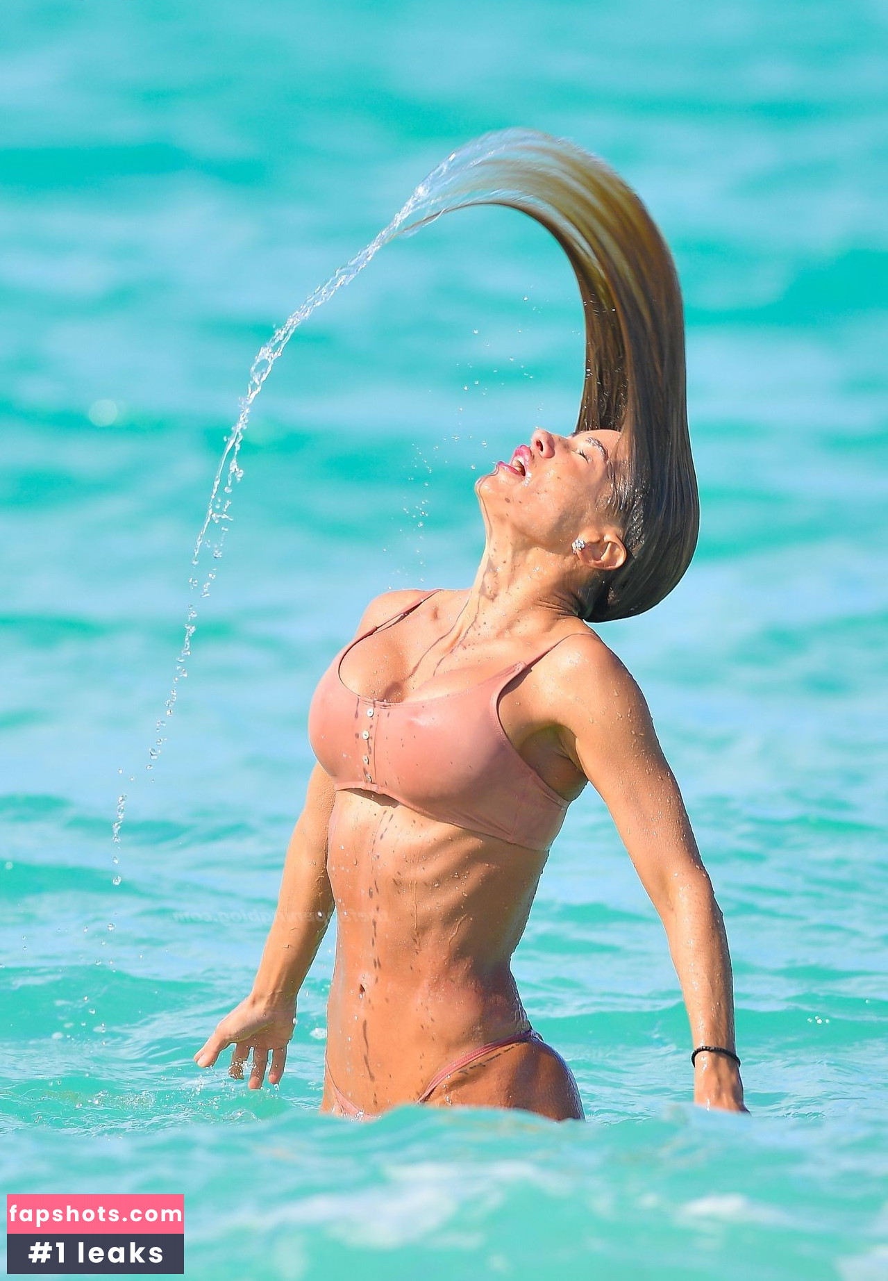 Jennifer Nicole Lee gallery photo #17