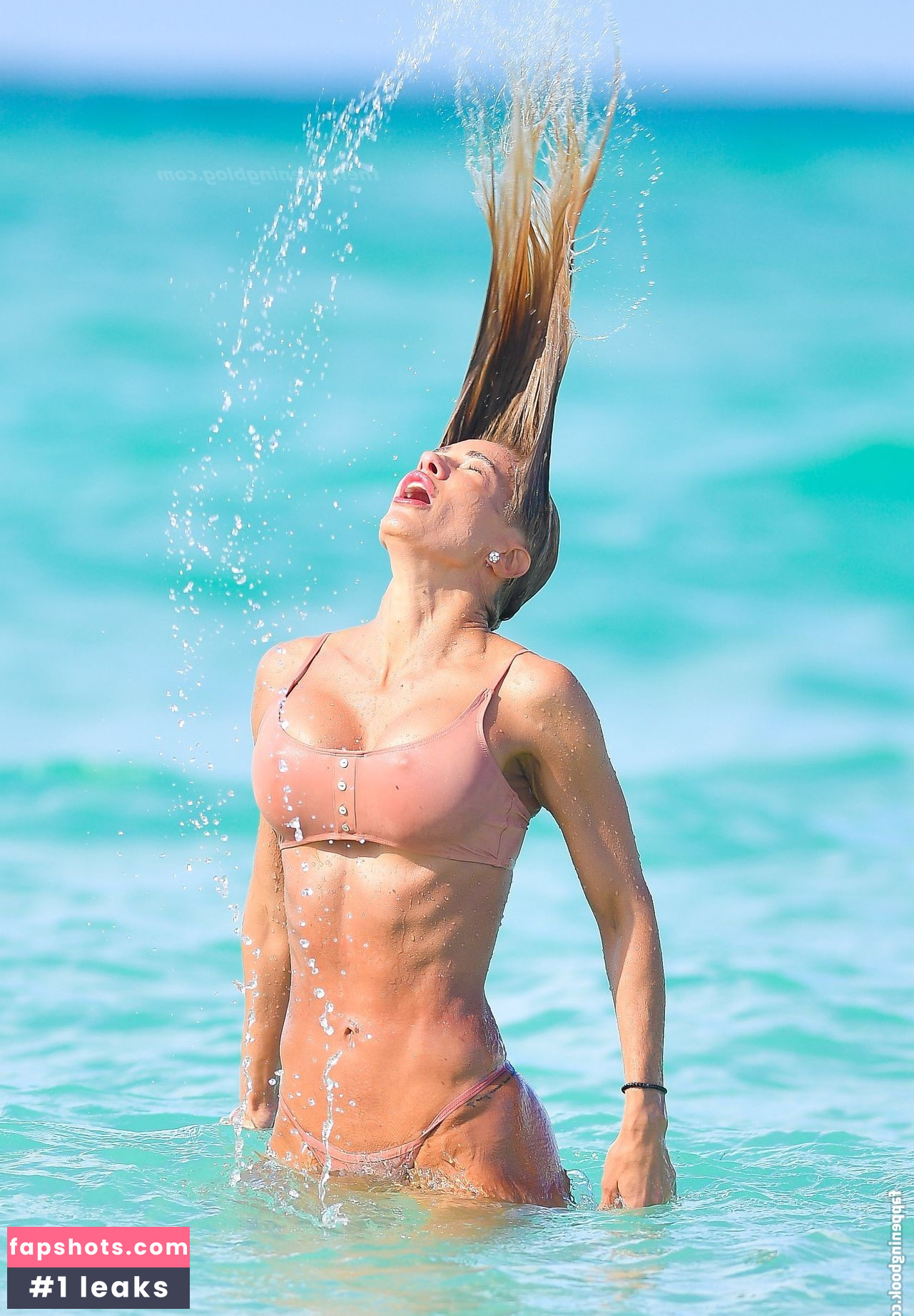 Jennifer Nicole Lee gallery photo #18