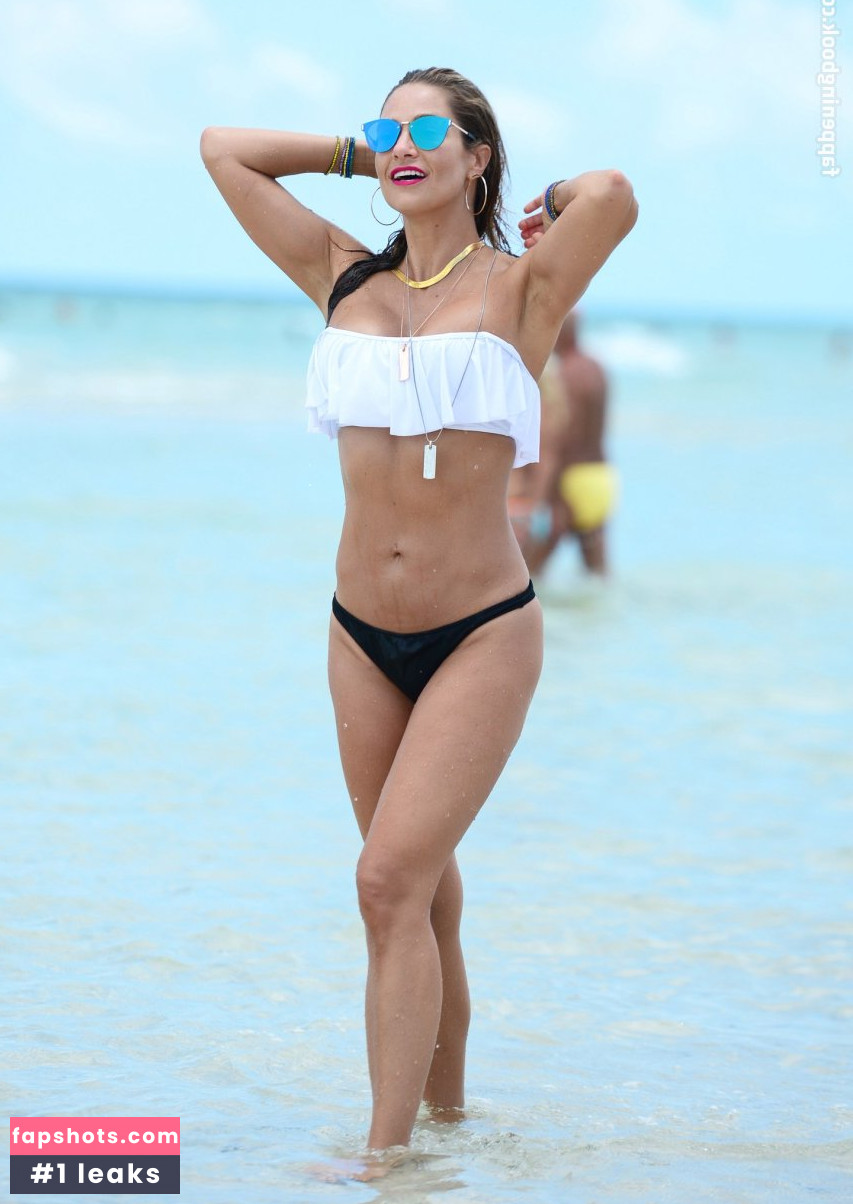 Jennifer Nicole Lee gallery photo #185