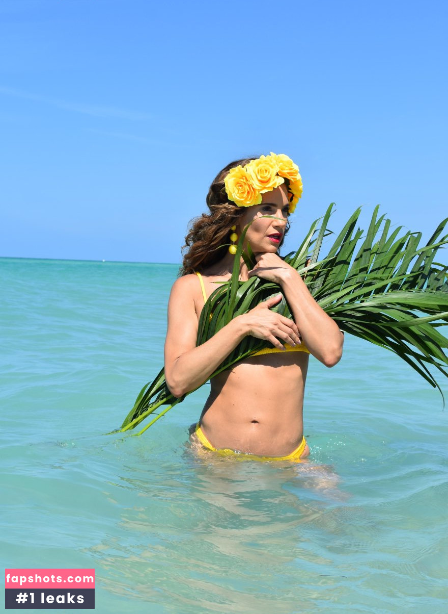 Jennifer Nicole Lee gallery photo #203