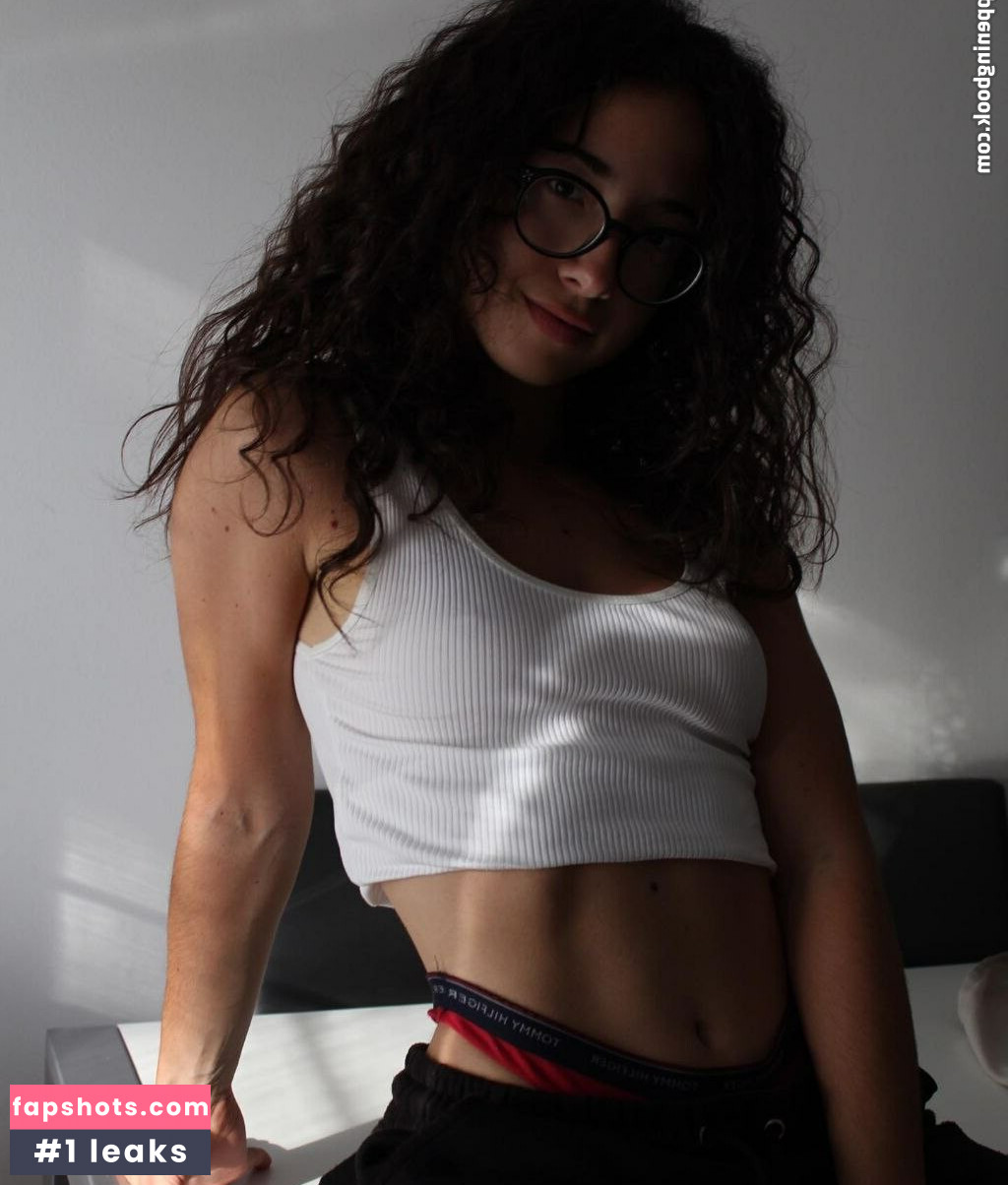 Jennifer Roncato gallery photo #16