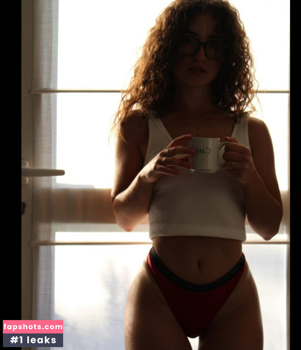 Jennifer Roncato gallery photo #25