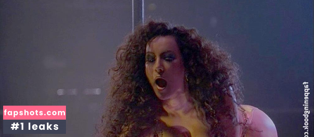 Jennifer Tilly gallery photo #124