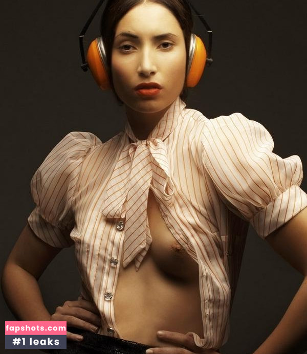 Jennifer Wanderer gallery photo #3