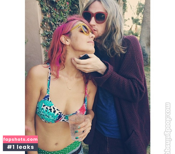 Jenny Lee gallery photo #5