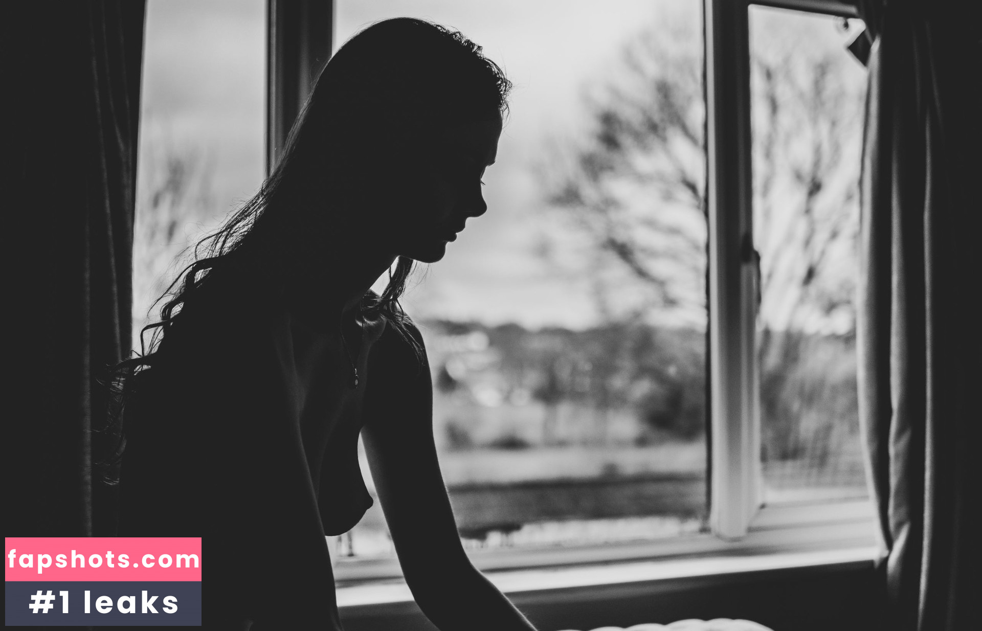 Jenny Rose Fisher nude babe gallery