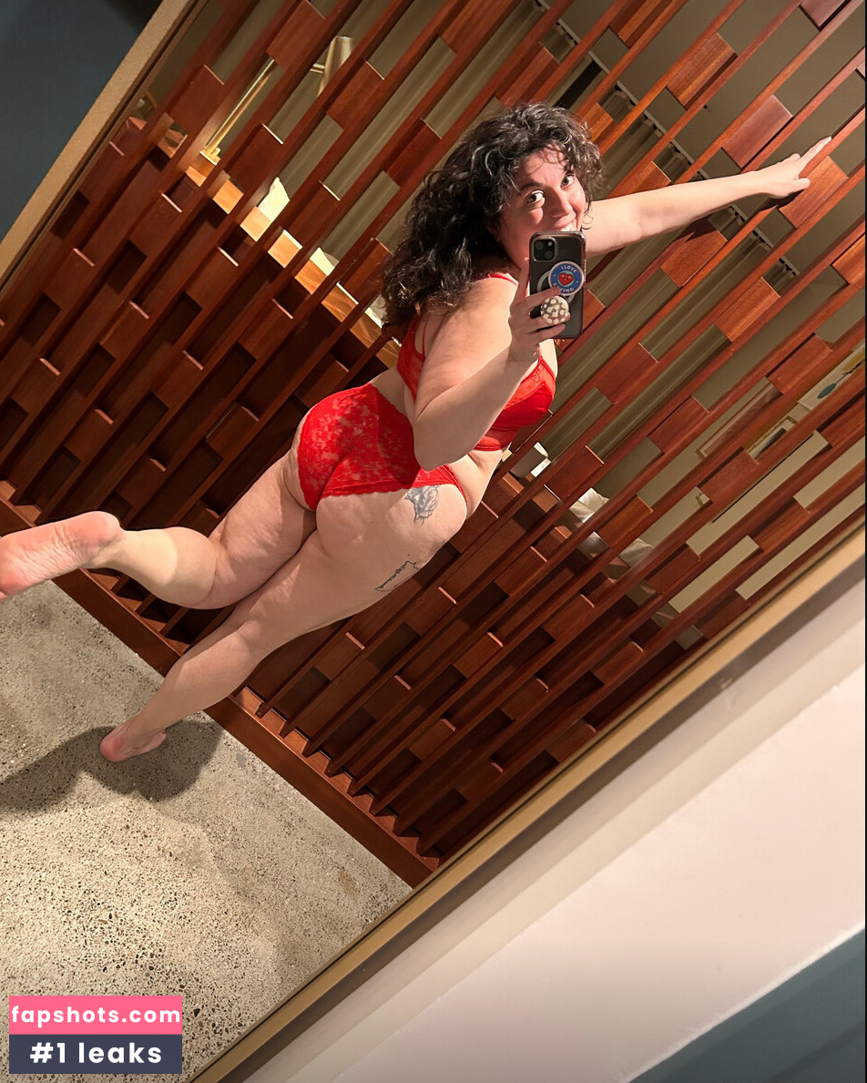 Jenny Zigrino gallery photo #3