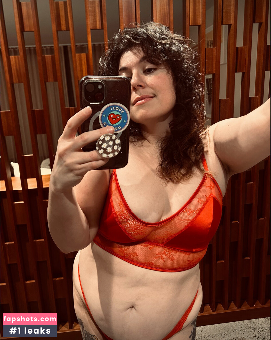 Jenny Zigrino gallery photo #4