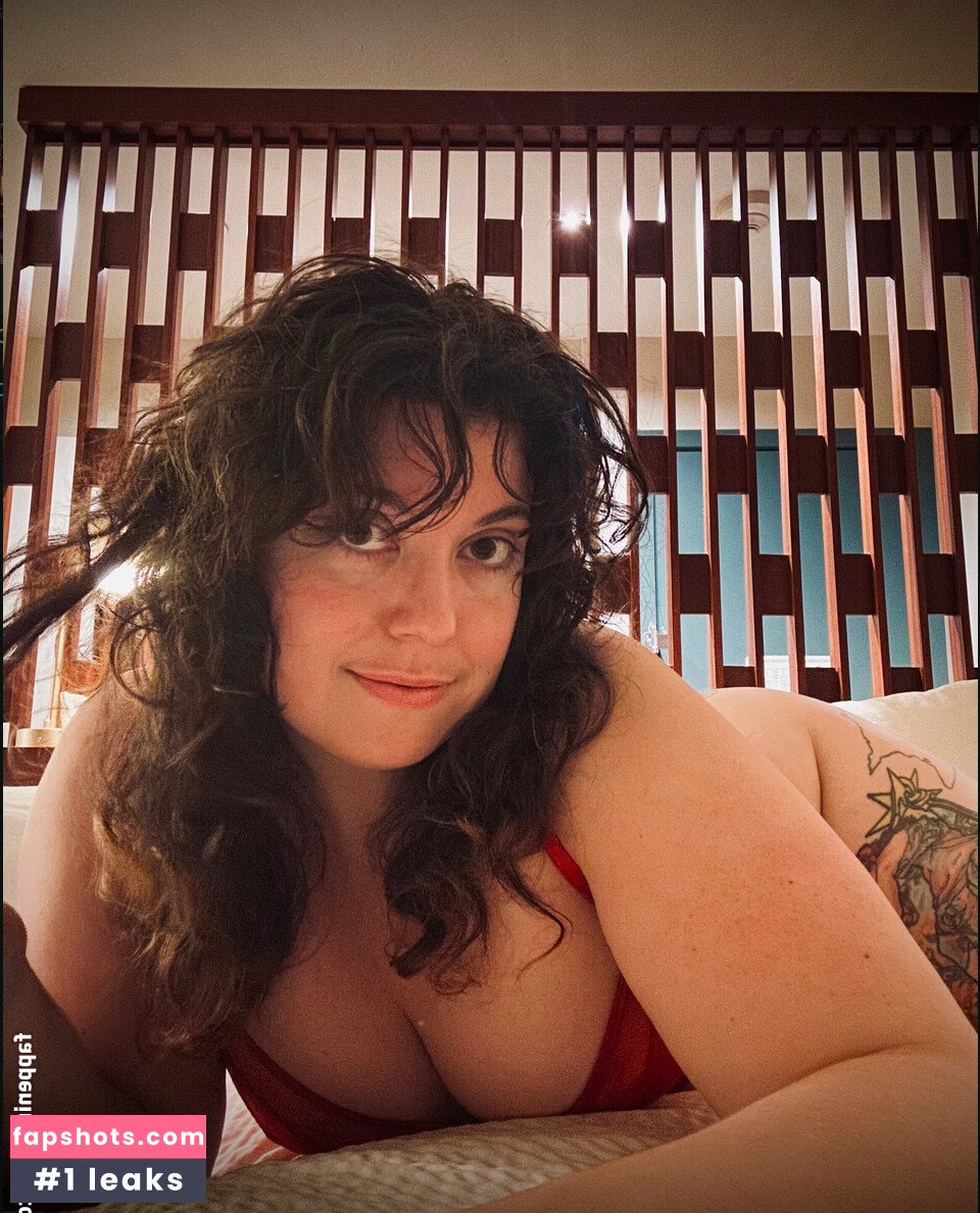 Jenny Zigrino gallery photo #5