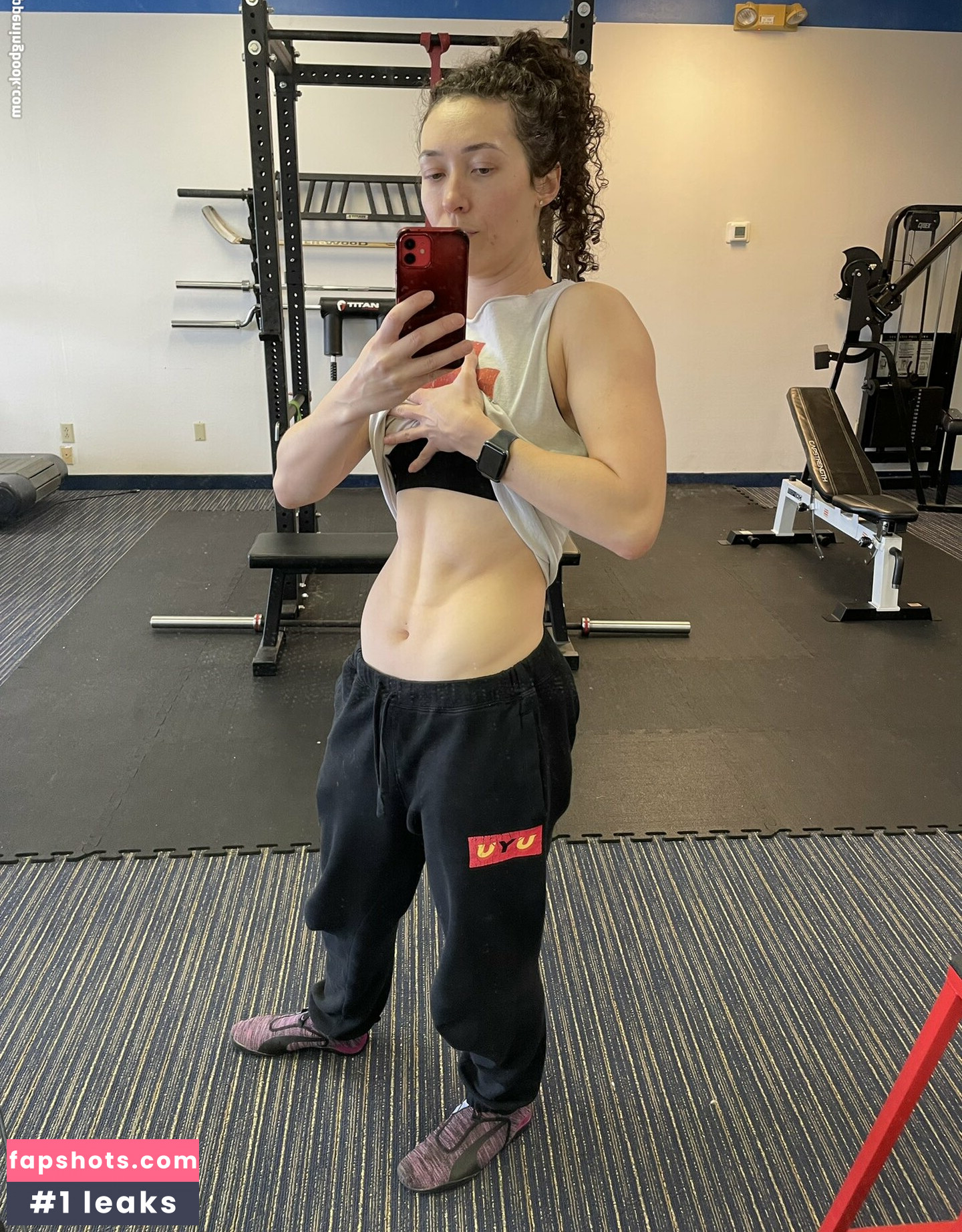 Jess Brohard gallery photo #2