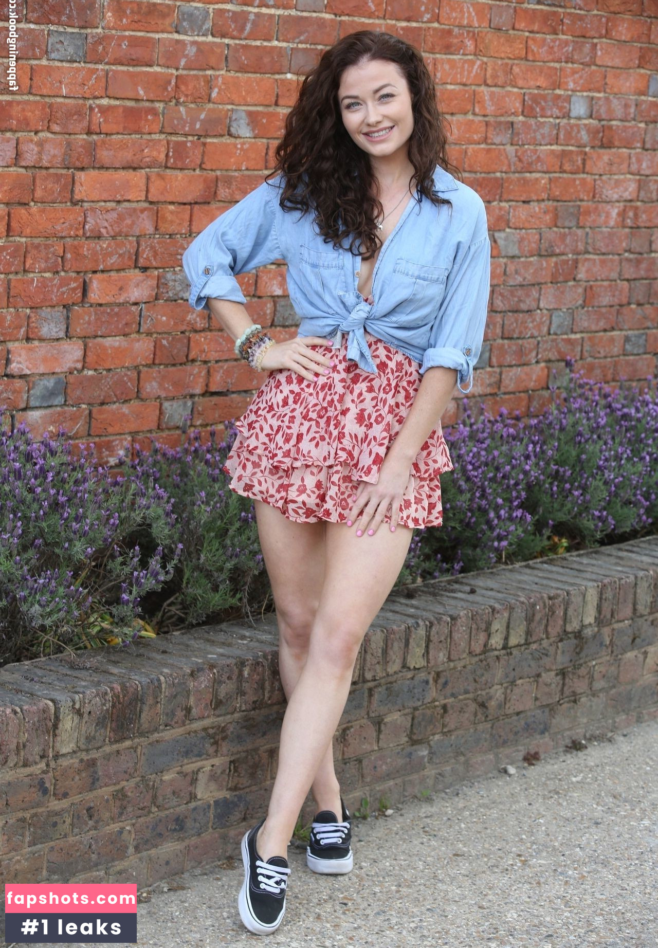 Jess Impiazzi gallery photo #15