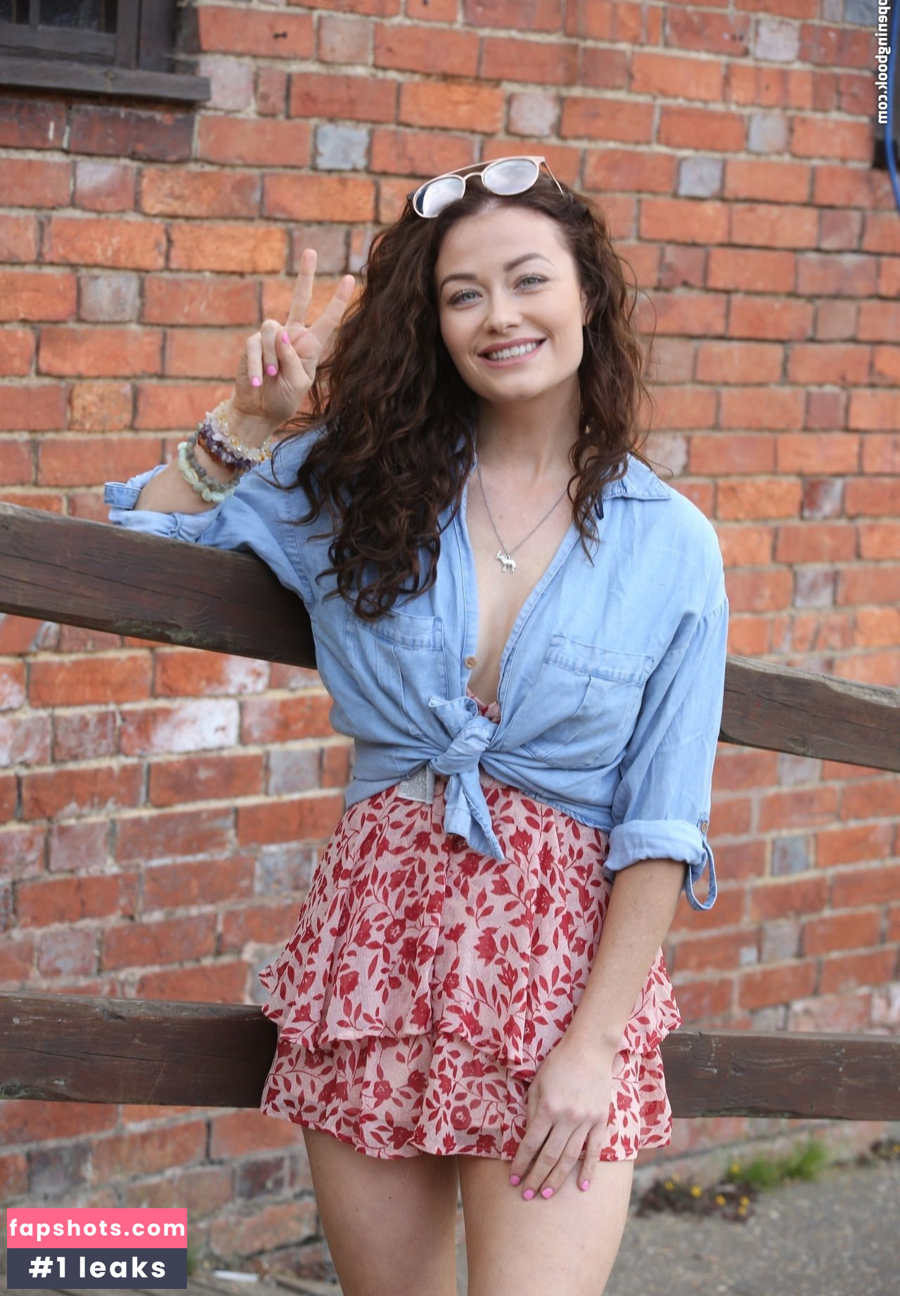 Jess Impiazzi gallery photo #23