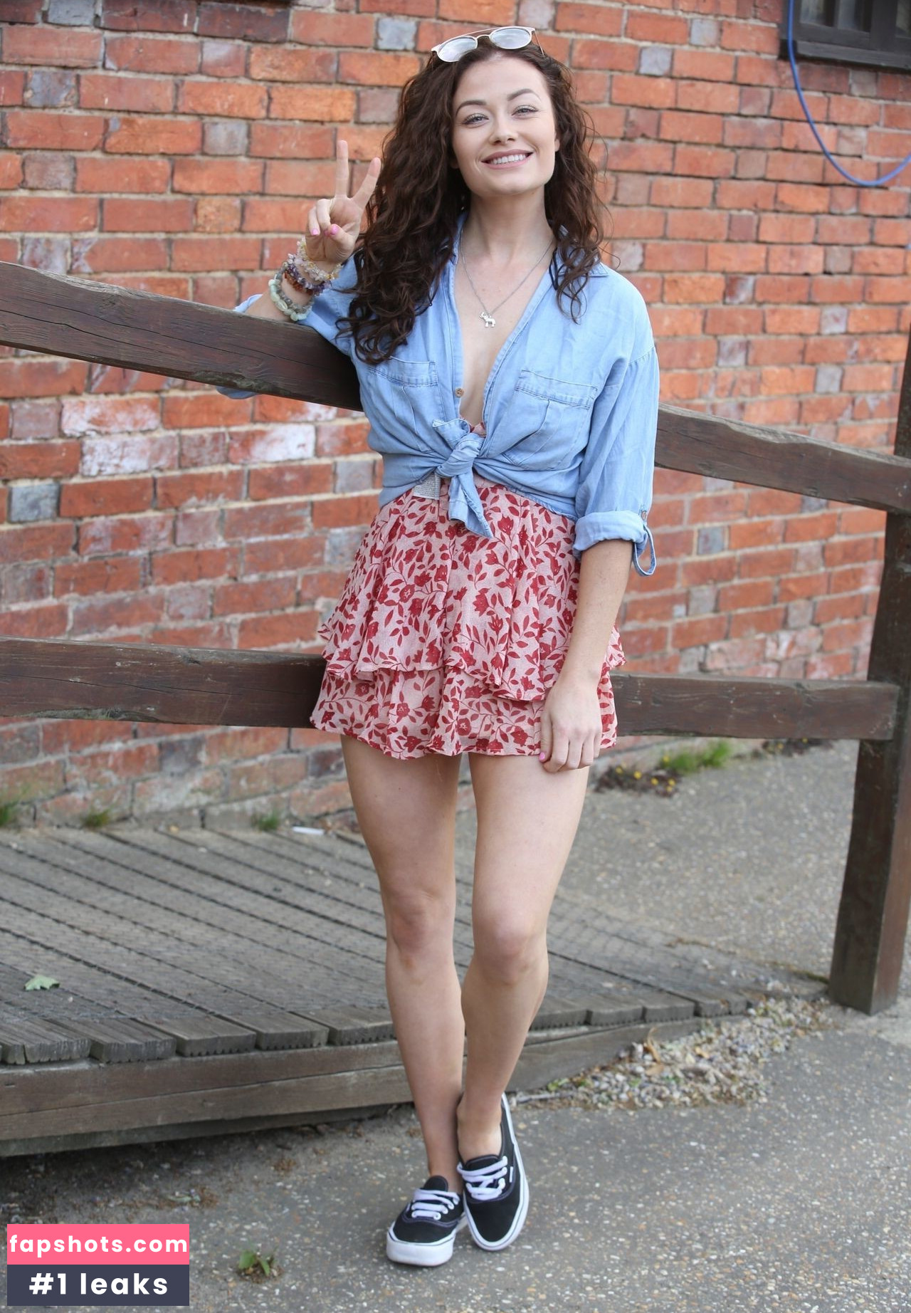 Jess Impiazzi gallery photo #26