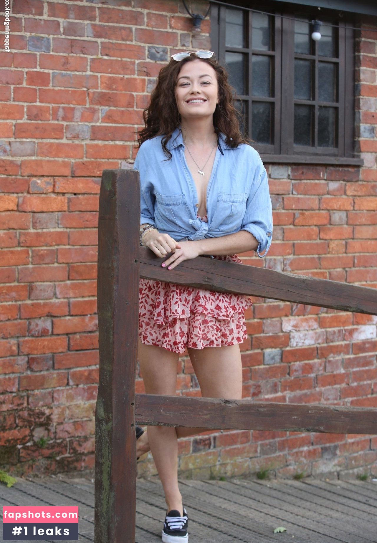 Jess Impiazzi gallery photo #30