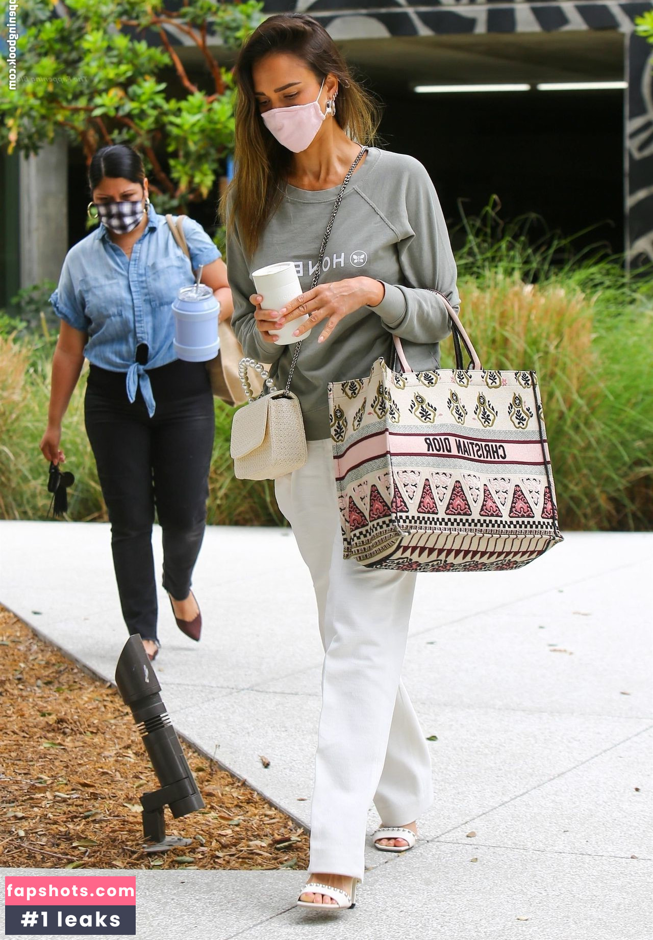 Jessica Alba gallery photo #2037