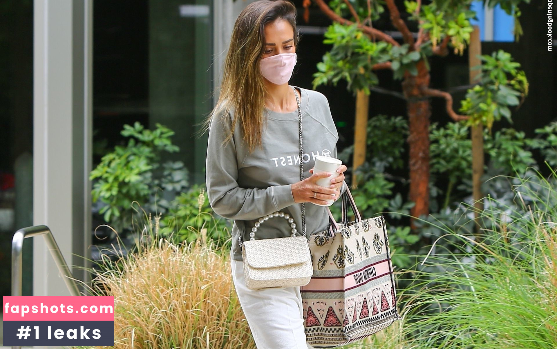 Jessica Alba gallery photo #2042