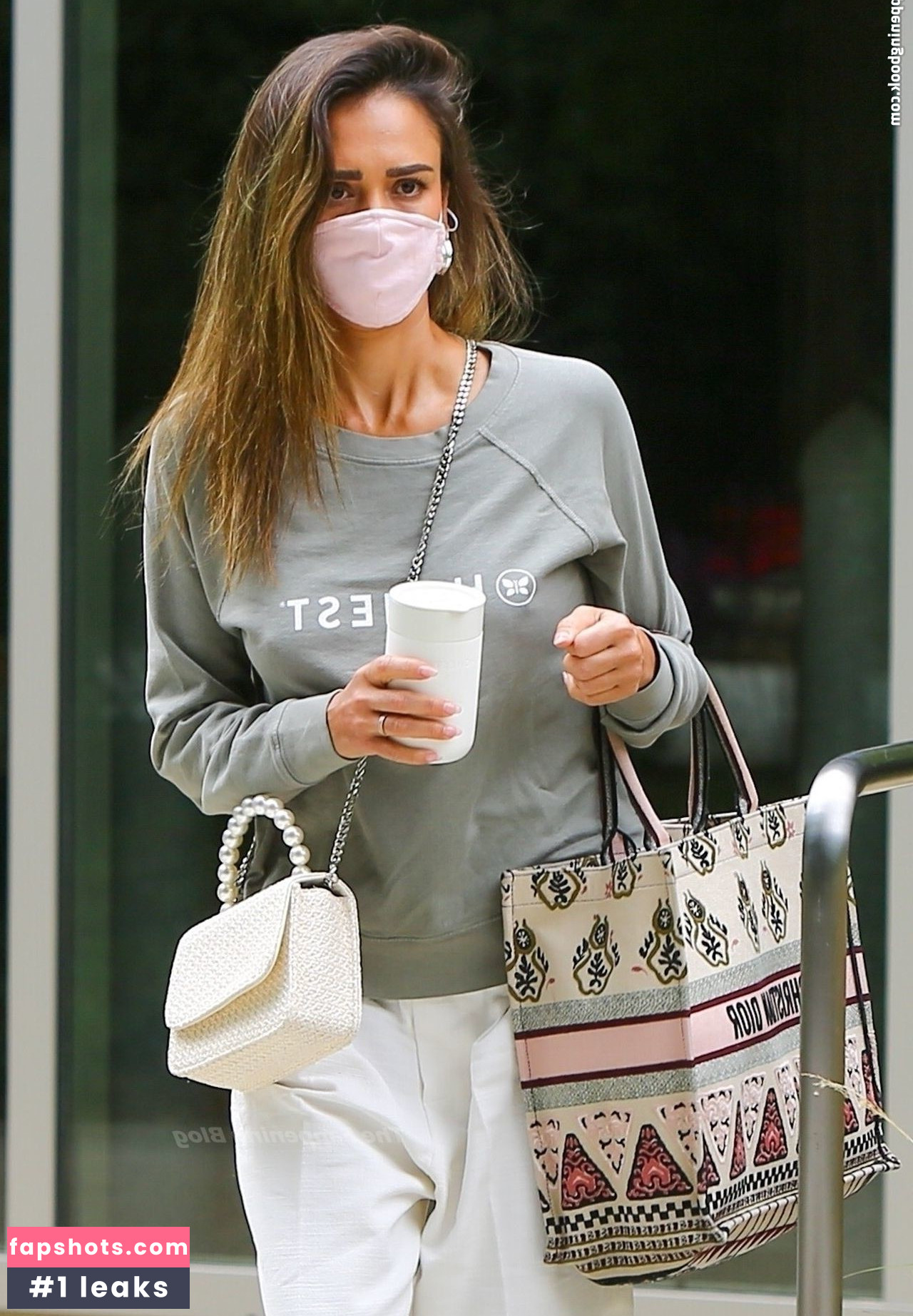 Jessica Alba gallery photo #2052