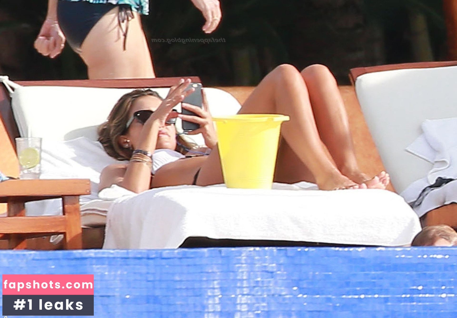 Jessica Alba gallery photo #2101