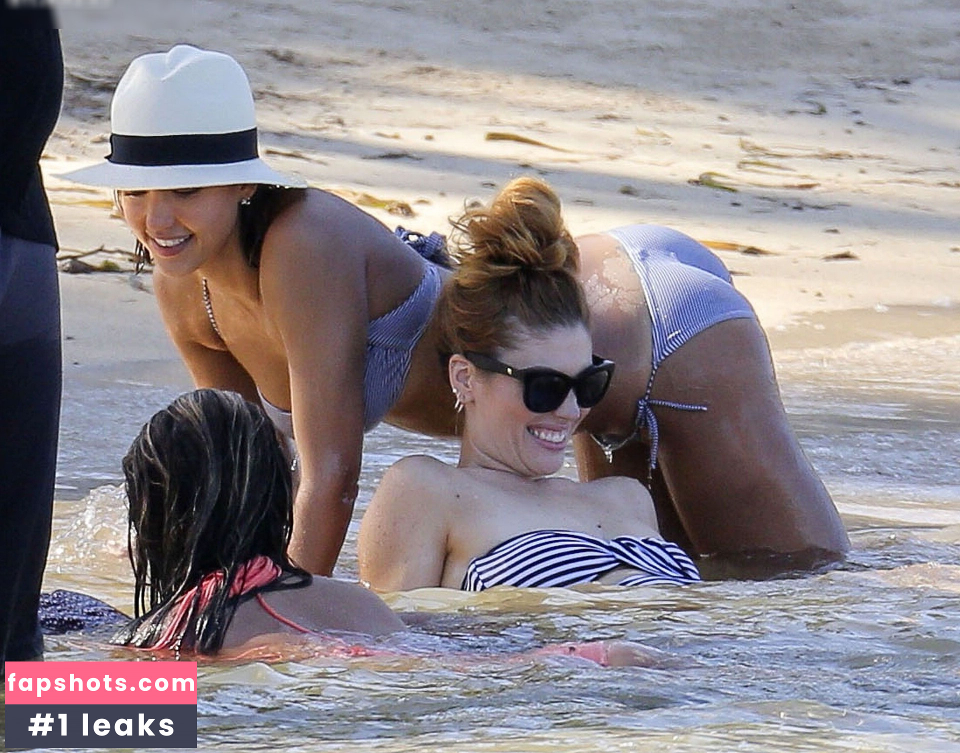 Jessica Alba gallery photo #253