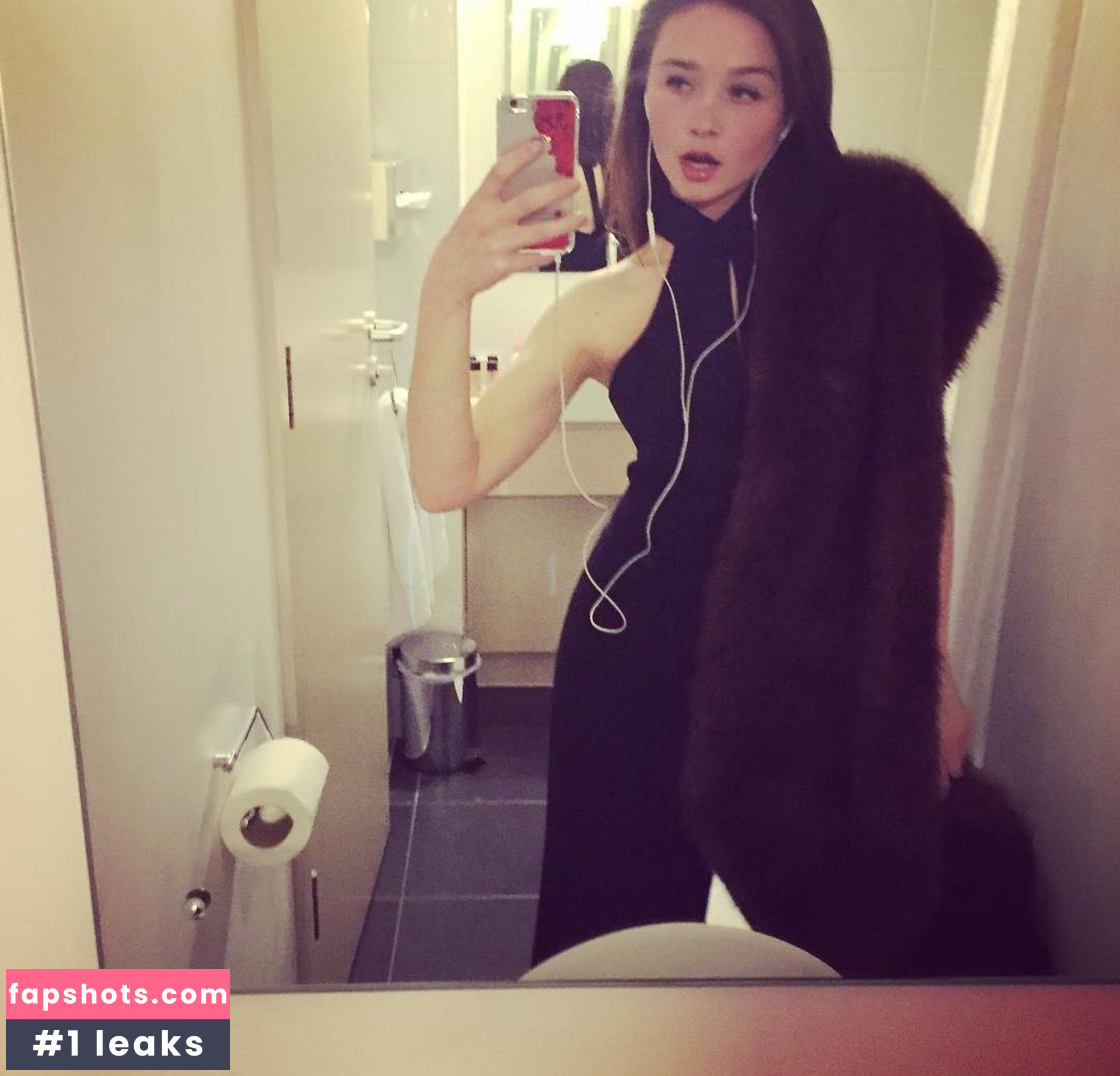 Jessica Barden gallery photo #13