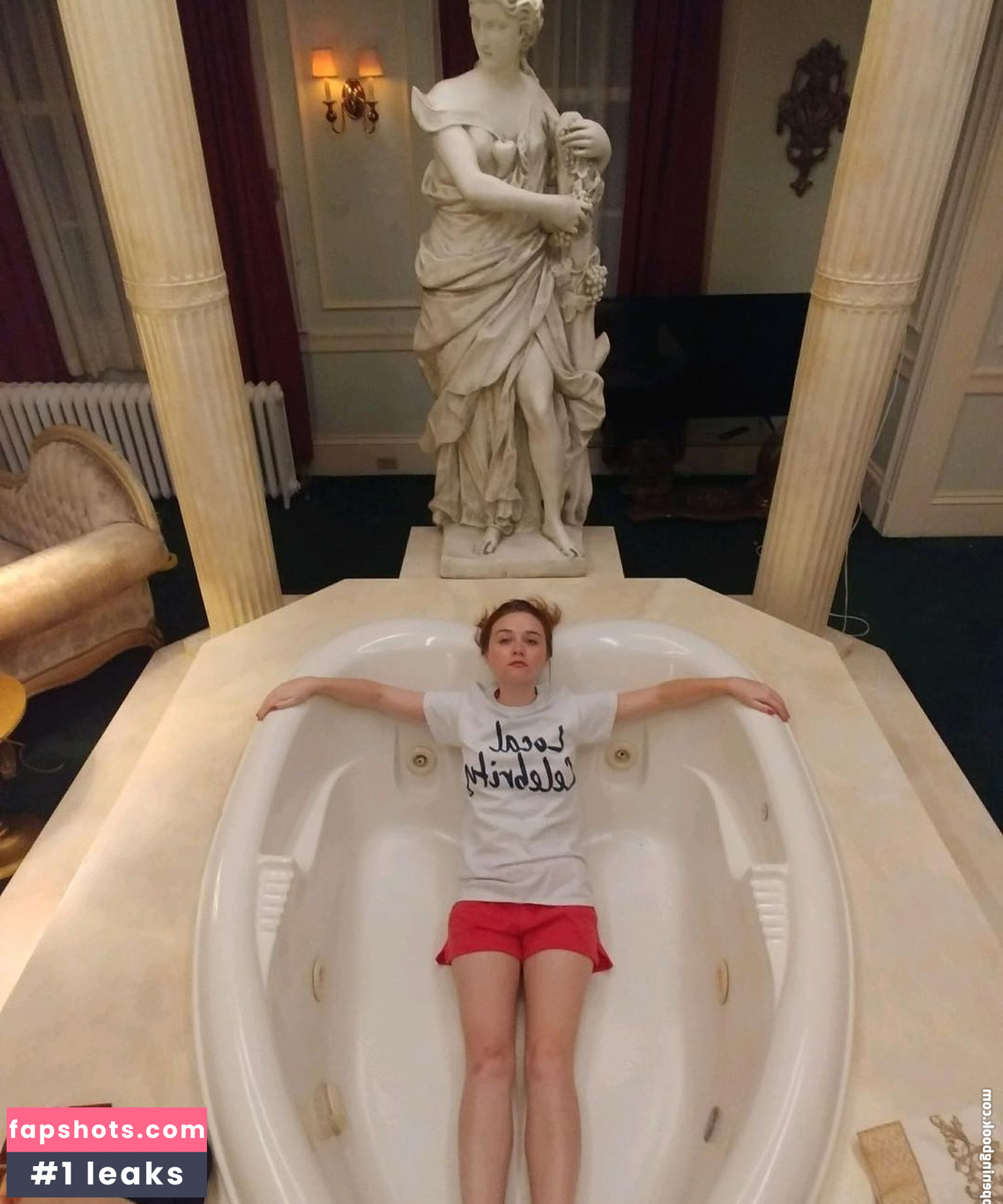 Jessica Barden gallery photo #14