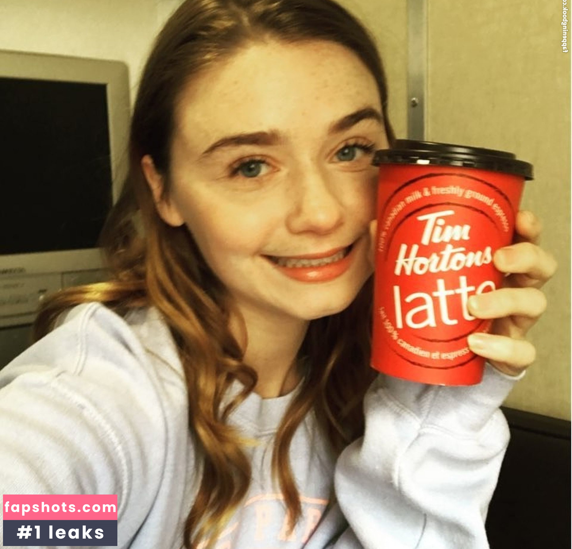 Jessica Barden gallery photo #23