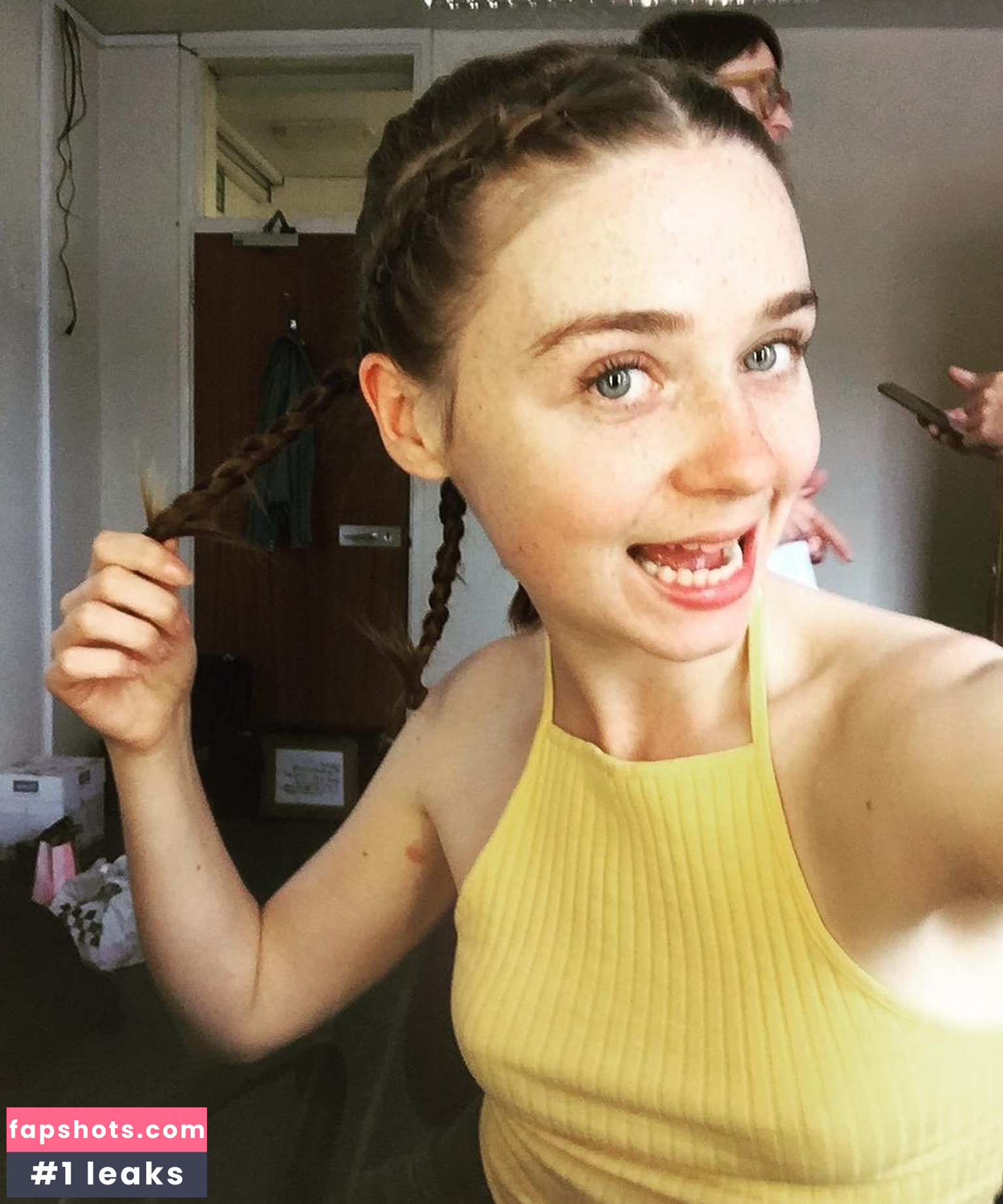 Jessica Barden gallery photo #26