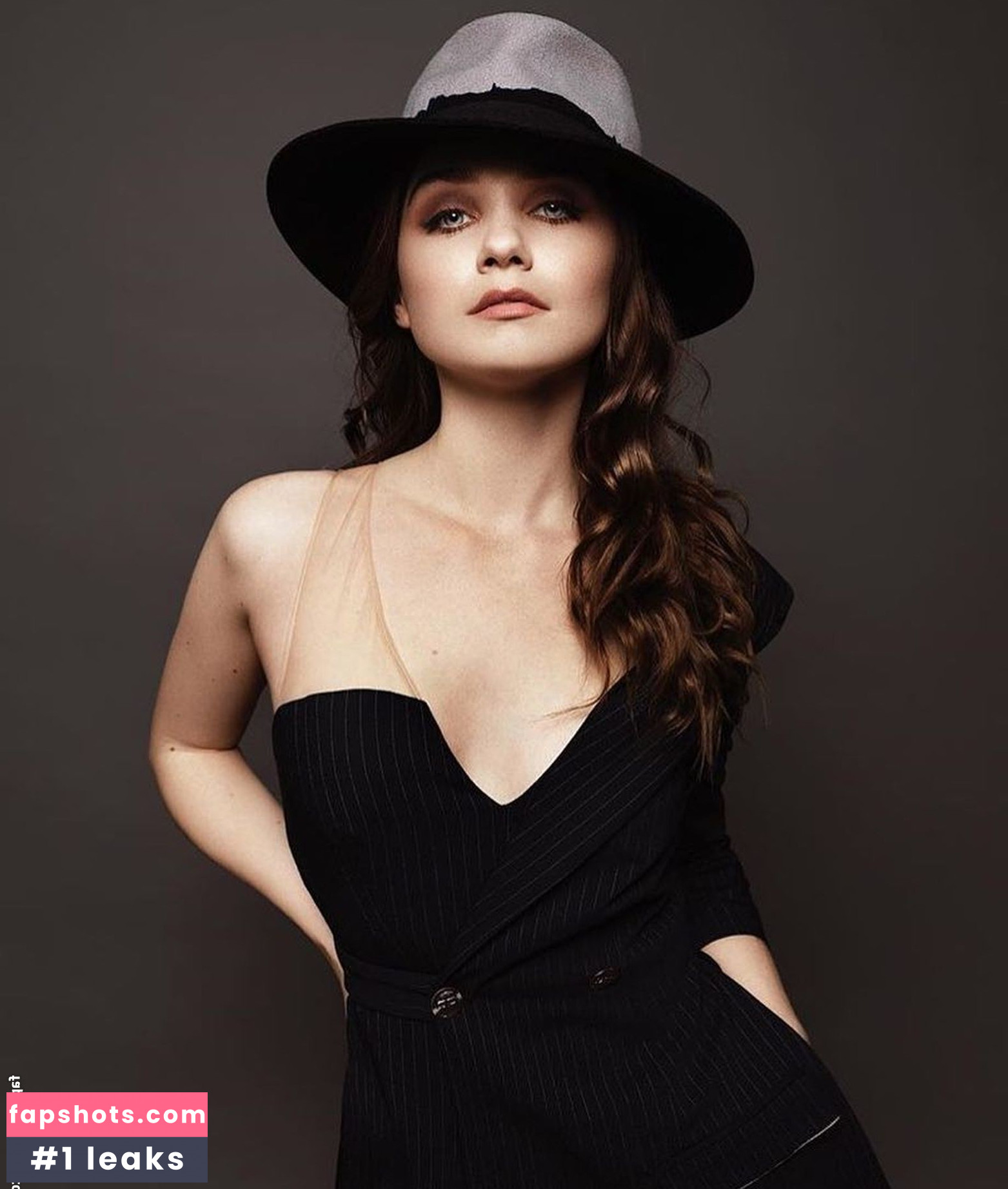 Jessica Barden gallery photo #6