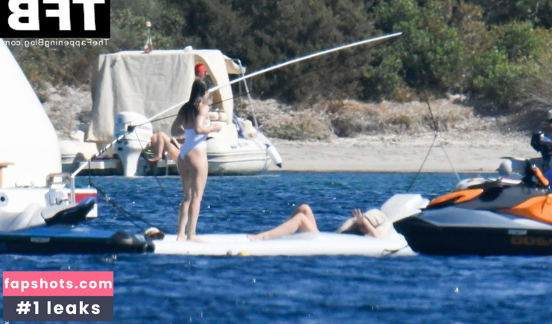 Jessica Biel gallery photo #421