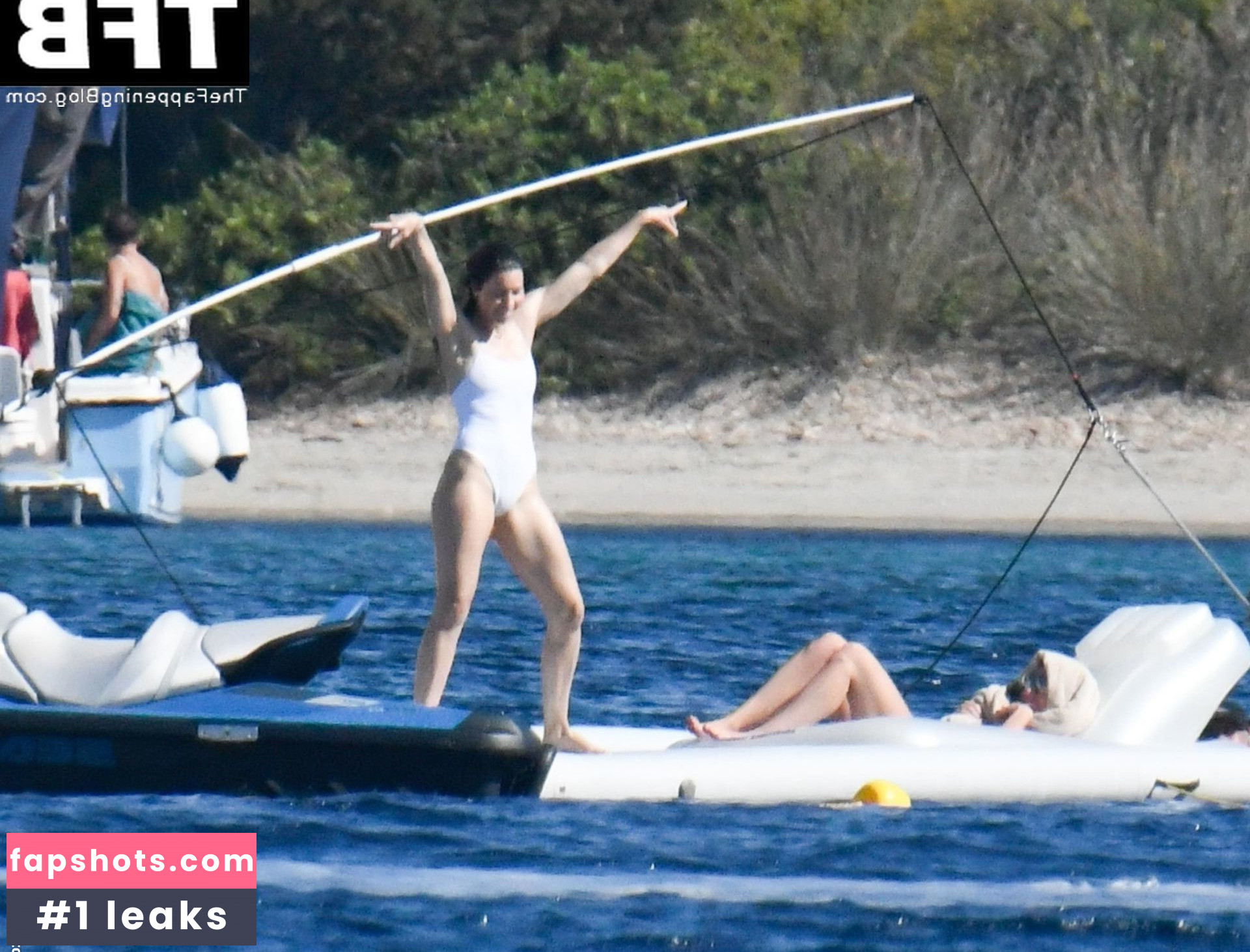 Jessica Biel gallery photo #426