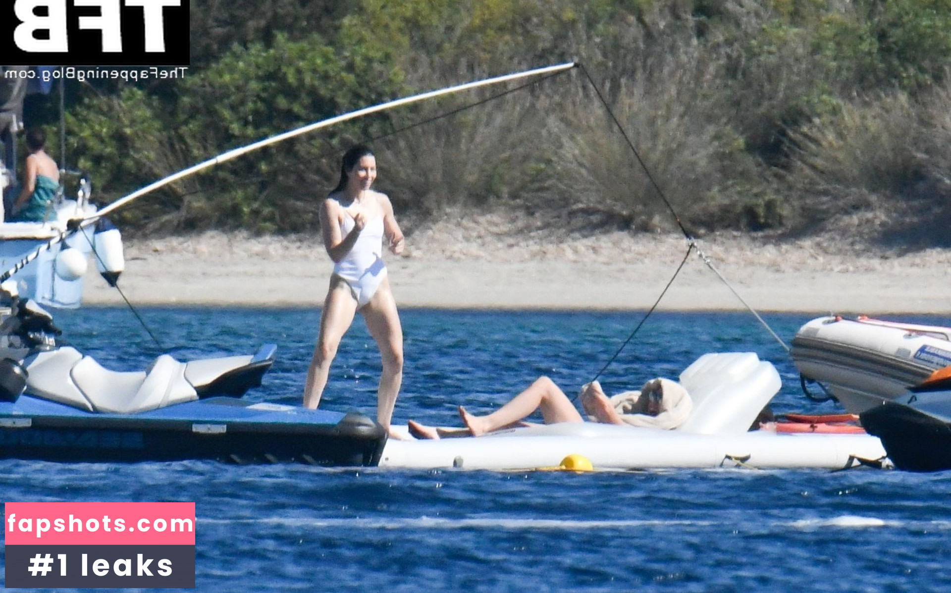 Jessica Biel gallery photo #427