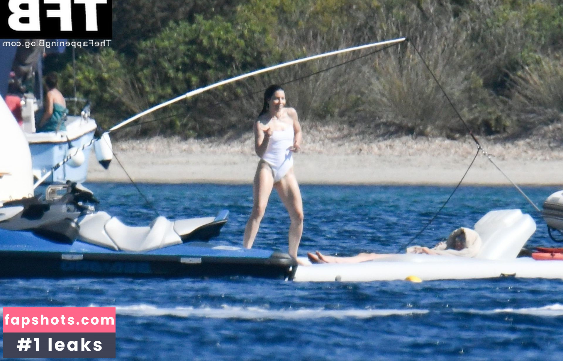 Jessica Biel gallery photo #428