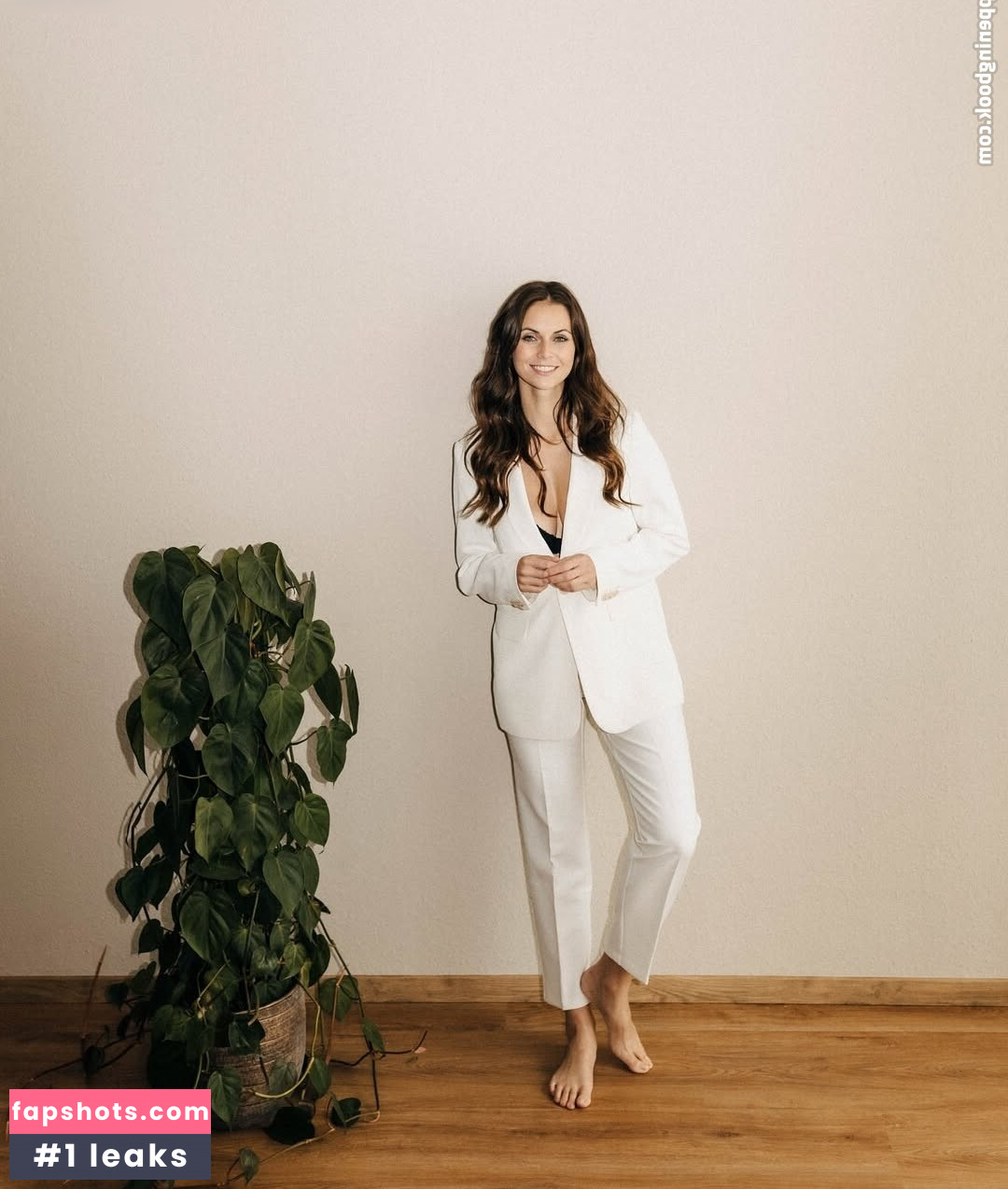 Jessica Bisceglia nude babe gallery