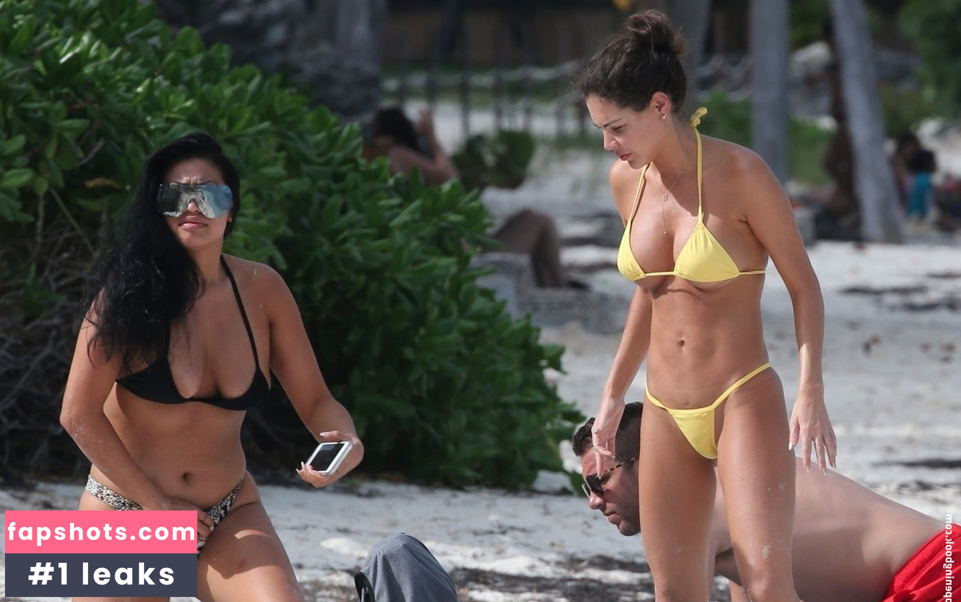 Jessica Cribbon nude babe gallery