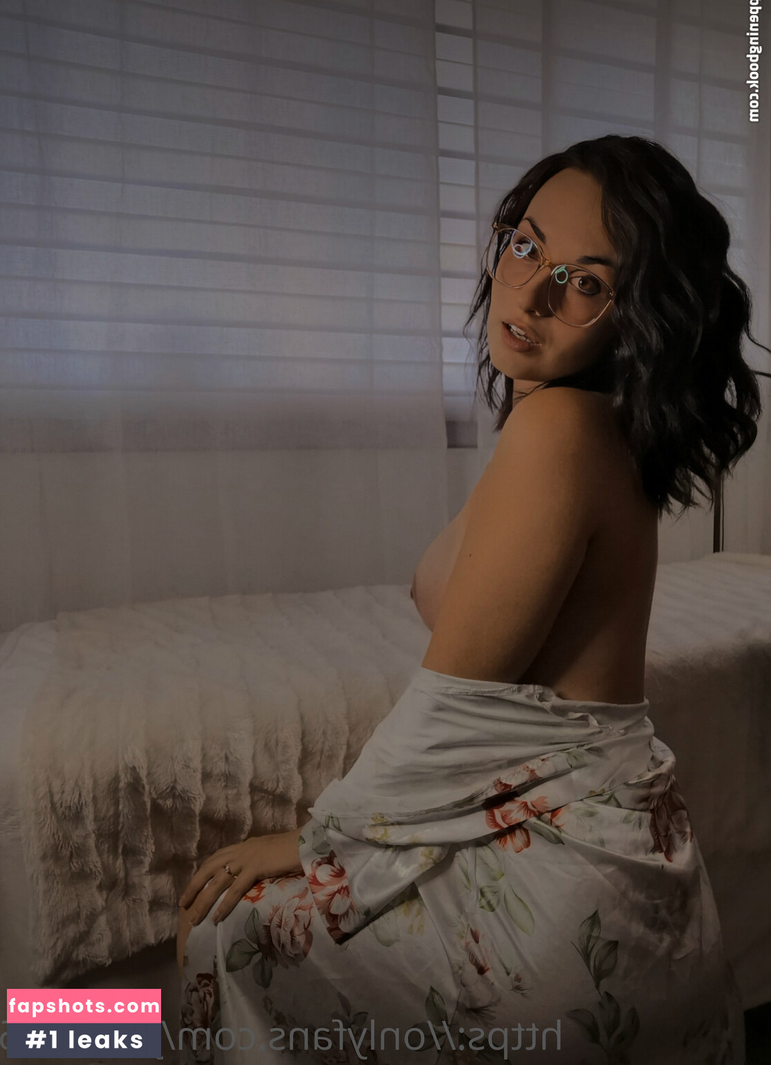 Jessica Cyr gallery photo #3