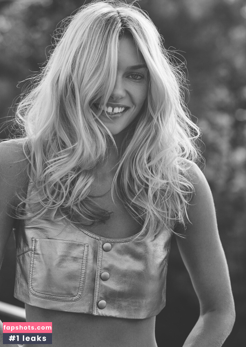 Jessica Hart gallery photo #25