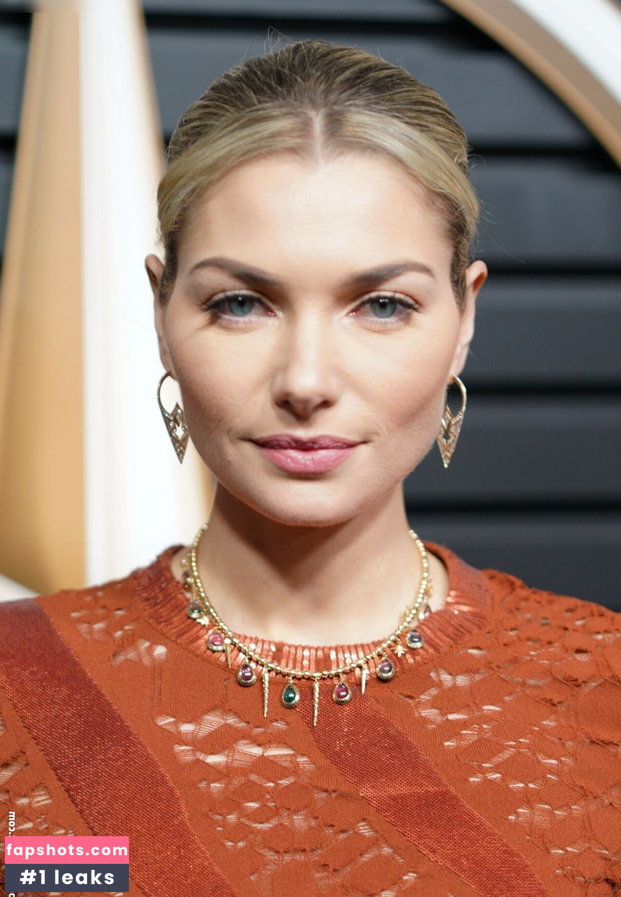 Jessica Hart gallery photo #9