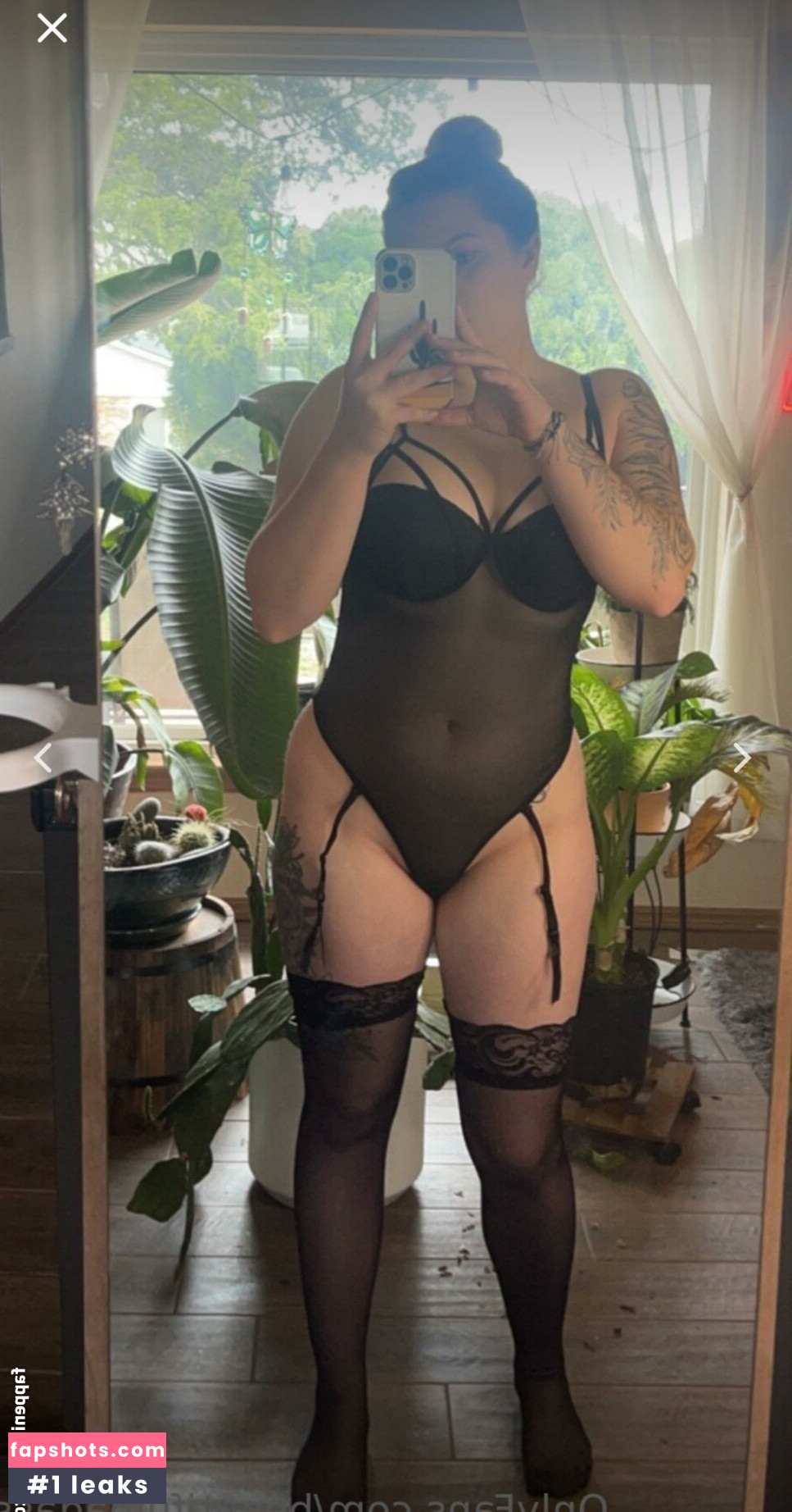 Jessica Melton nude babe gallery