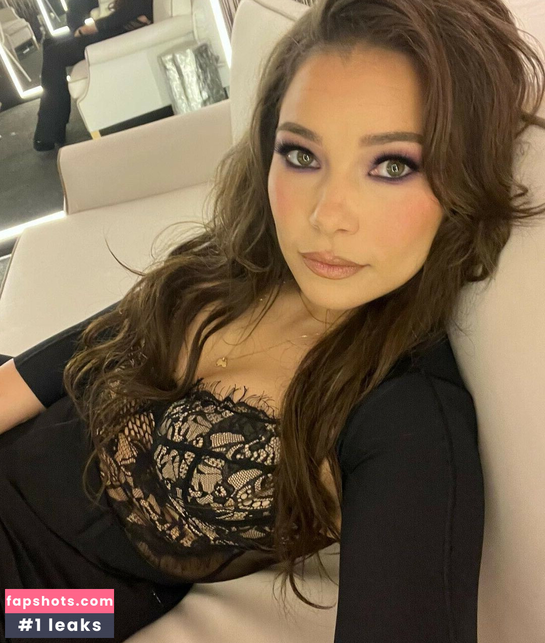 Jessica Parker Kennedy gallery photo #19