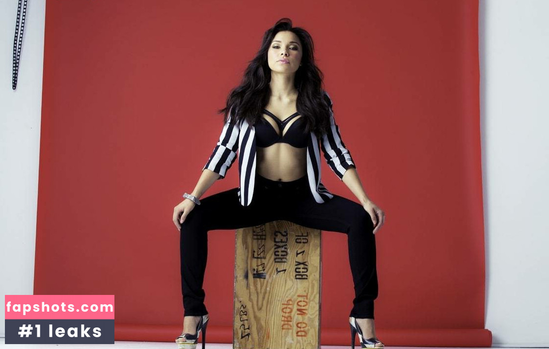 Jessica Parker Kennedy gallery photo #20