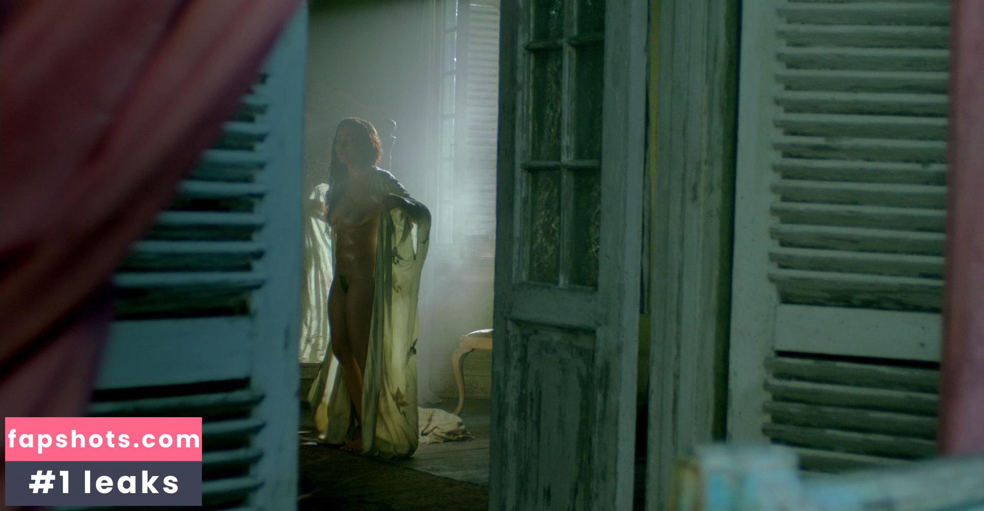 Jessica Parker Kennedy nude babe gallery