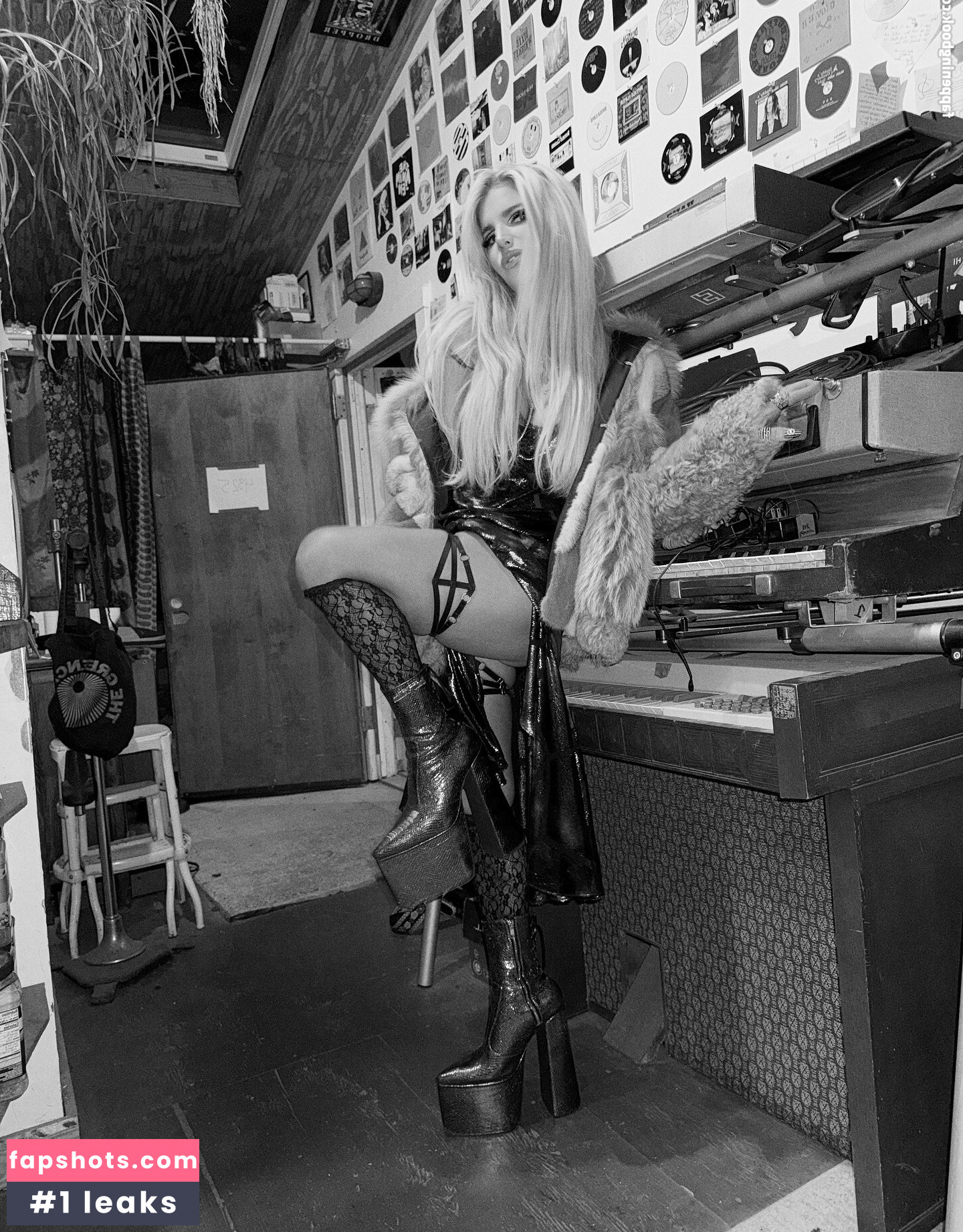 Jessica Simpson gallery photo #3